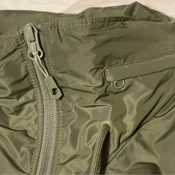 Mountain Hardware Army Green Light Travel Jacket Hideaway Hoodie Windbeaker S - Picture 9 of 13